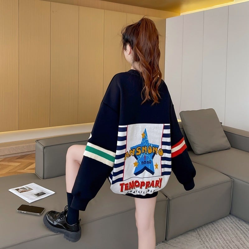 着?せ 切り替えブラック 星柄グラフィックロゴ スウェットE-4373