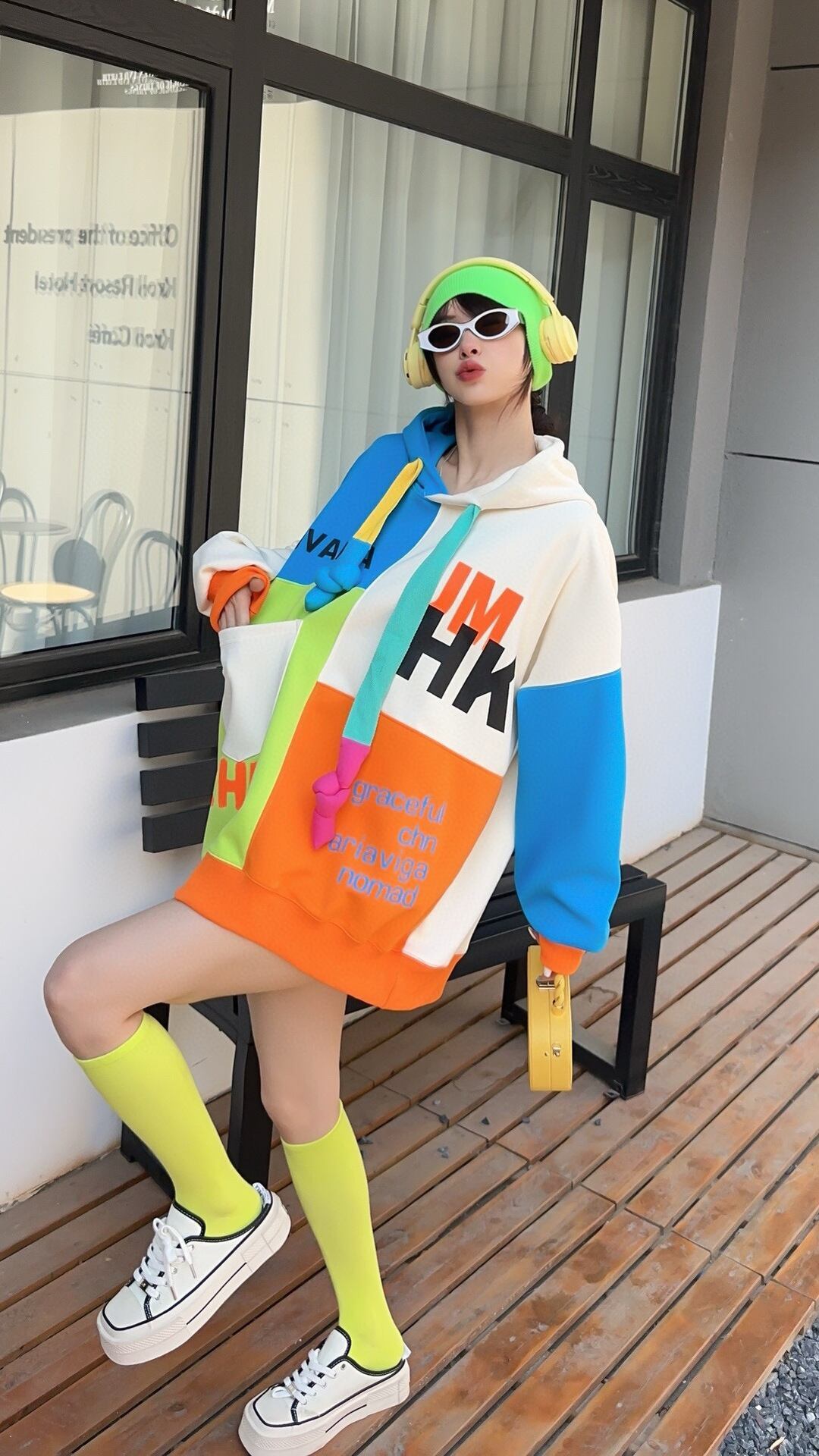 話題沸騰中 切り替え 目を奪われる カラーマッチング カジュアルプリント 3色 パーカー E-10522