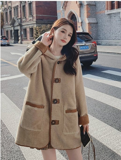 【リバーシブル】主役級の存在感！スタイルアップ  カレッジ風 リバーシブルボアムートンミドル丈コートE-10697