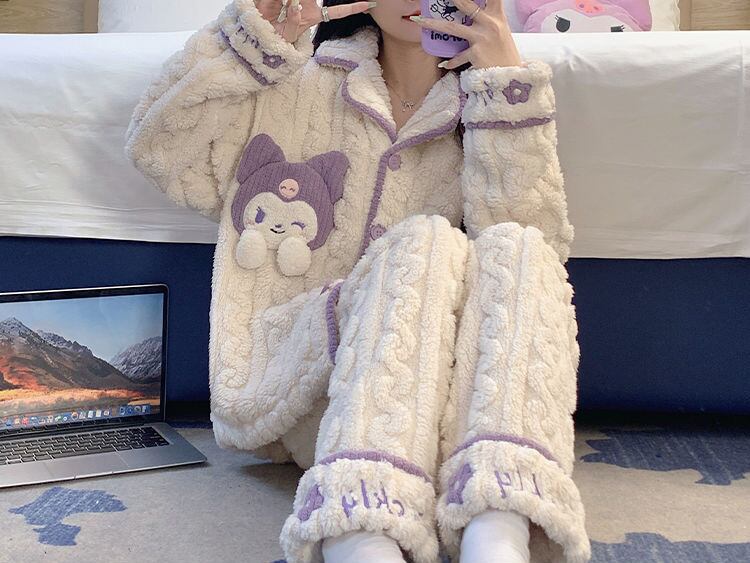 話題沸騰中 トレンドアイテム 存在感抜群 肌触り抜群 5種選択 サンゴフリース パジャマ E-9778