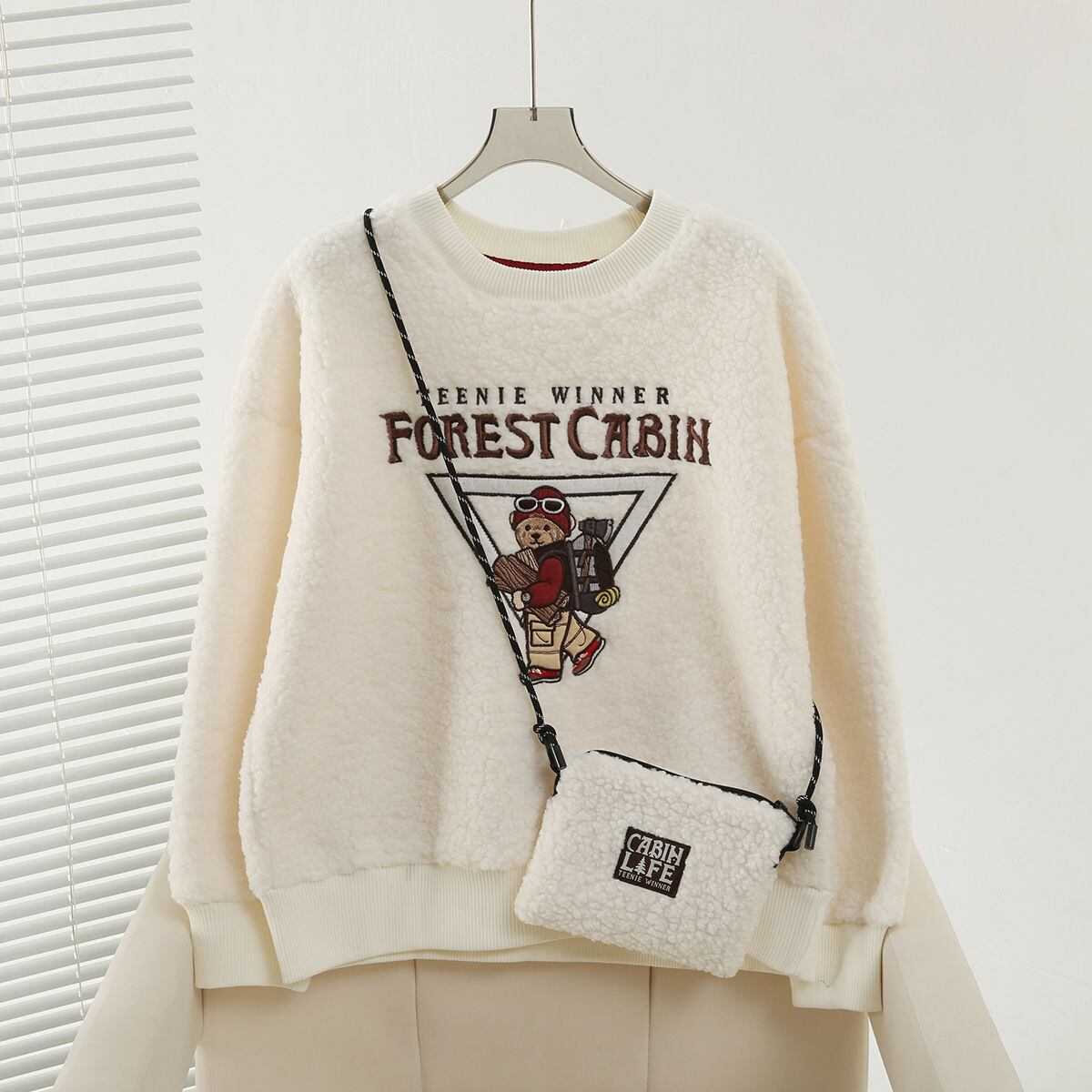 （バッグ付き）絶対流行 保温 スタイルアップ 防風 防寒 カジュアル ショルダーバッグ付き 3色選択 パーカーE-10523