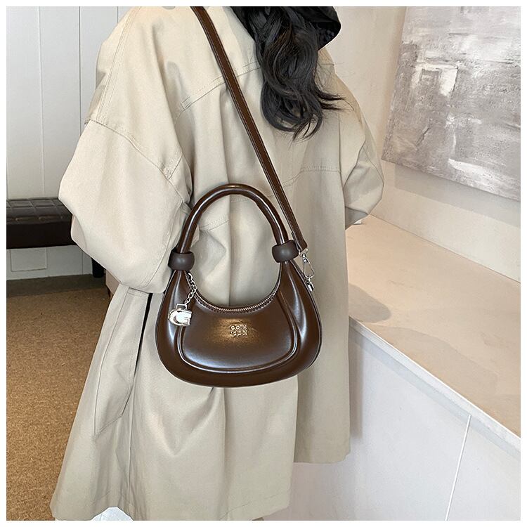 高級感 存在感のある オシャレ度満点 5色選択可 ショルダーバッグ メッセンジャーバッグE-10077