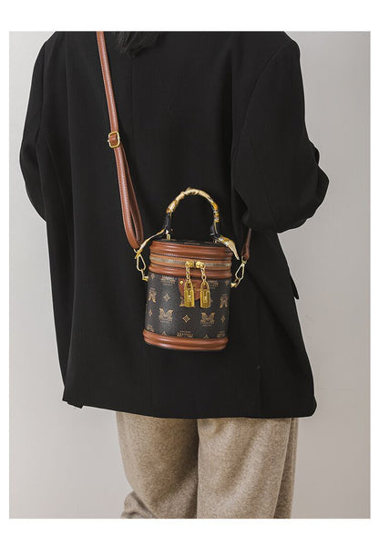 主役級の存在感！スタイリッシュ 2色選択可 スタイリッシュ ショルダーバッグ メッセンジャーバッグE-9898