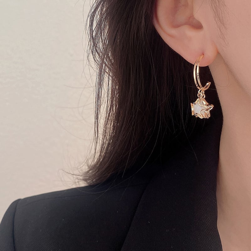 オシャレ度満点 知的で品の良い 個性的なデザイン イアリング アクセサリー＜ins-2899＞