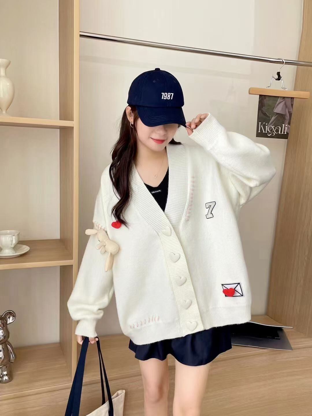 流行新作 デザイン性抜群 目を奪われる Vネック 3色選択 ニットトップスE-9608