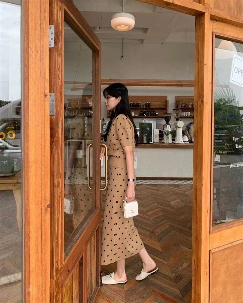 好感度100％ 柔らかくて優しい印象 効果抜群 プリント切り替え 2色 セットアップE-10855