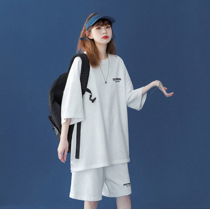 【半額セール】早い者勝ち  男女兼用 半袖Ｔシャツⅹパンツセット全4色E-6549