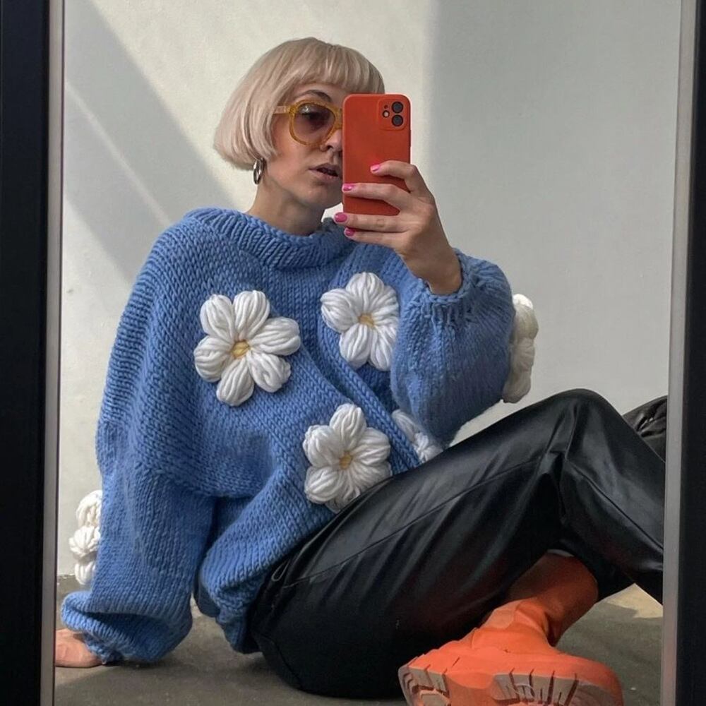 主役級の存在感！ 気質アップ 着回し力抜群 立体フラワー ニットトップスE-9994