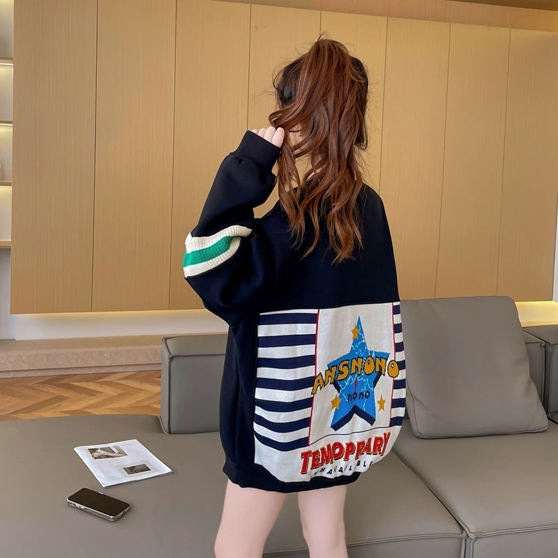 着?せ 切り替えブラック 星柄グラフィックロゴ スウェットE-4373