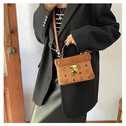 都市ファッショ デザイン オシャレ 高見えデザイン 4色選択可 ショルダーバッグ メッセンジャーバッグE-9899