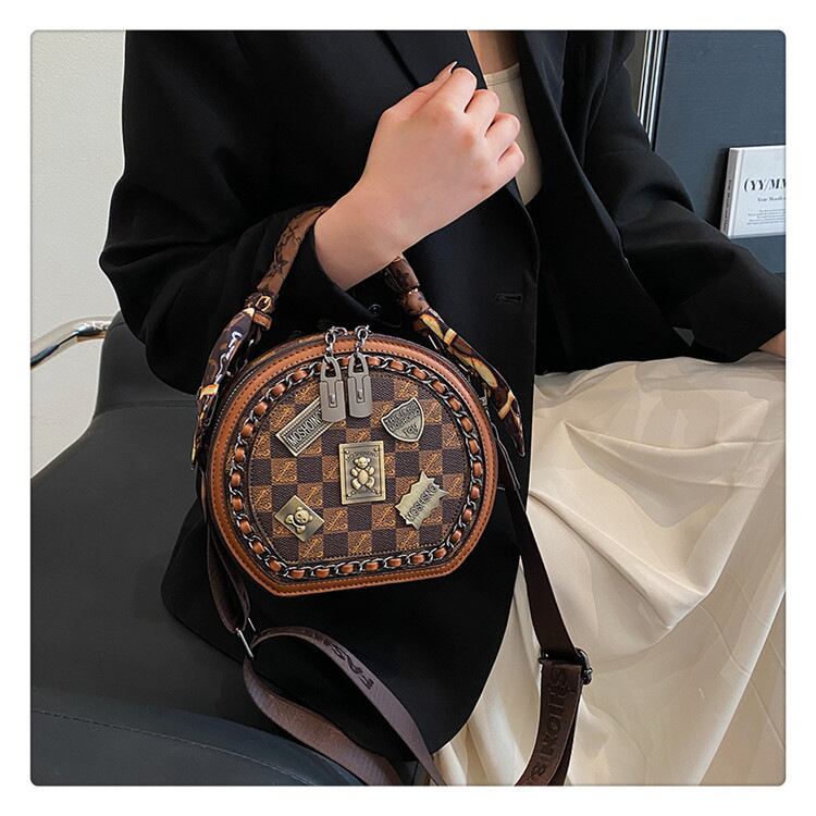 存在感のある ショルダーバッグ 2色選択可 メッセンジャーバッグE-10080