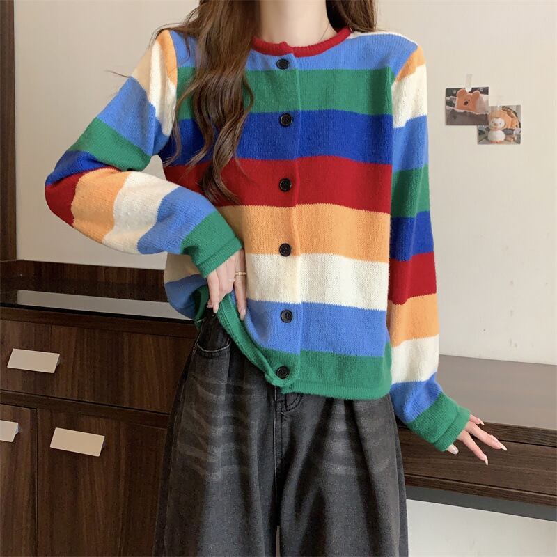 絶対欲しい 形が綺麗  柔らかくて優しい印象  カラーマッチング  ニットトップスiEf-9606