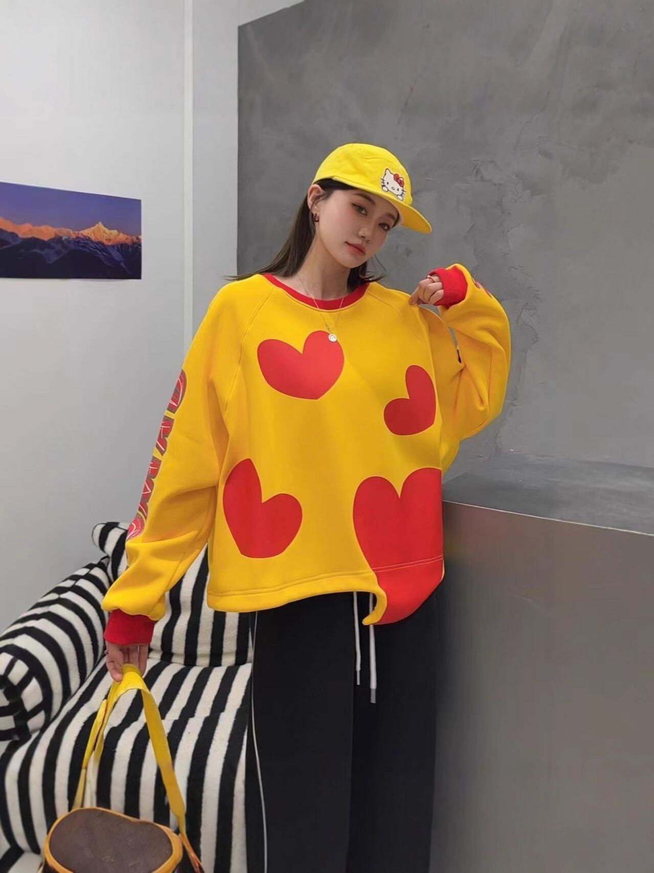 個性派 キュート  柔らかくて優しい印象  カジュアル   4色 スウェット  E-12206